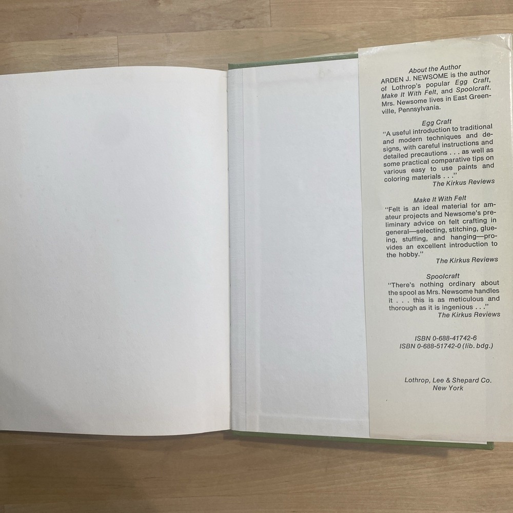 Button Collecting and Crafting Written, Illustrated by Arden J Newsome - HC 1976 - Picture 16 of 16